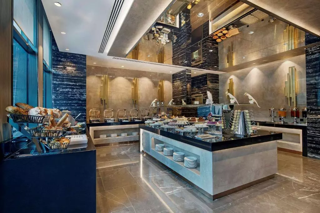 سلف نان و دسر هتل دبل تری بای هیلتون پیاله پاشا